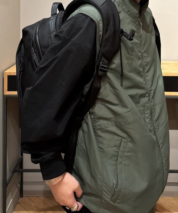 三宅 康平さんの「BEAMS WOMEN｜ABLE CARRY / Daily Plus Cordura Black」を使ったコーディネート