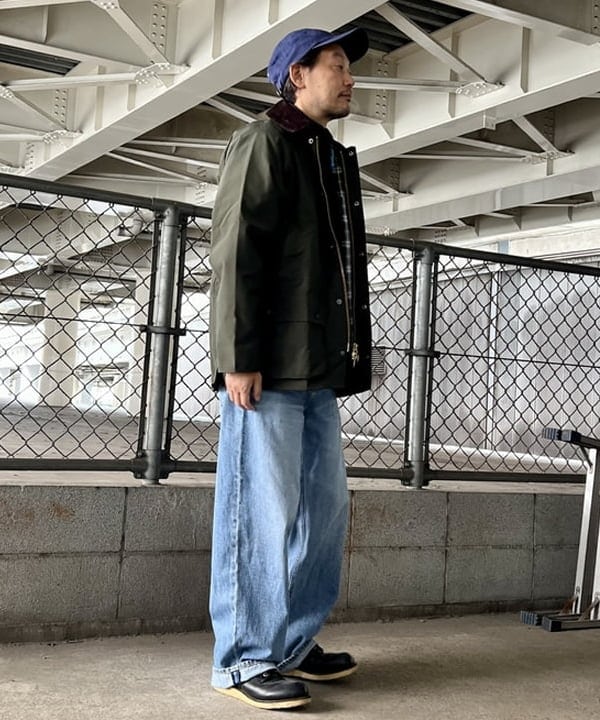 ザキサンさんの「BEAMS WOMEN｜【別注】Barbour / BEDALE 2Layer Classic Fit」を使ったコーディネート