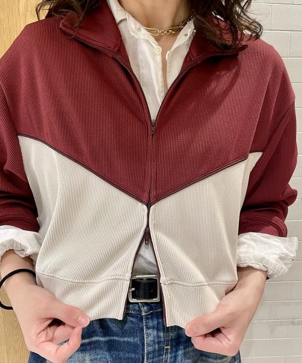 笠井 祐希さんの「BEAMS WOMEN｜ライン ディティール フルジップ ロングスリーブ」を使ったコーディネート