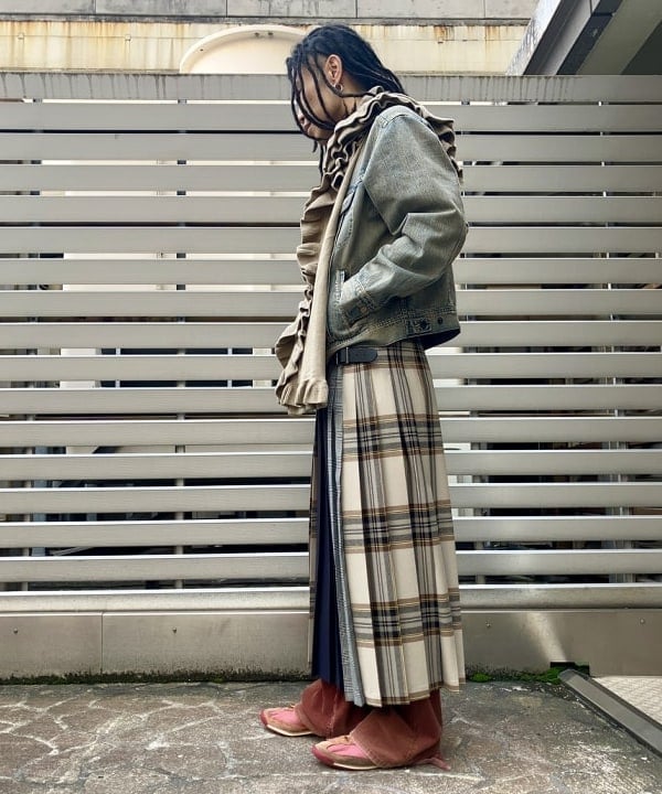 森 凌真さんの「BEAMS WOMEN｜フリル マフラー」を使ったコーディネート
