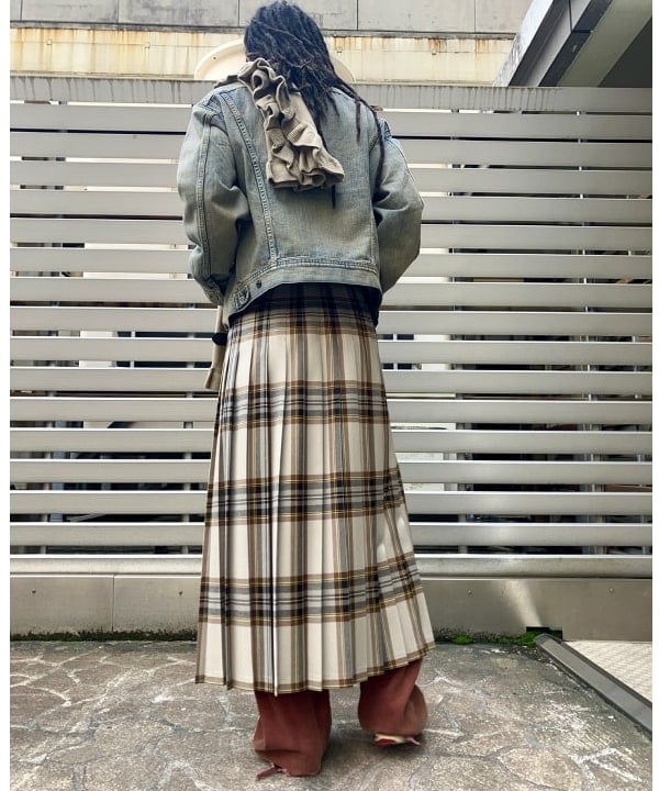 森 凌真さんの「BEAMS WOMEN｜フリル マフラー」を使ったコーディネート