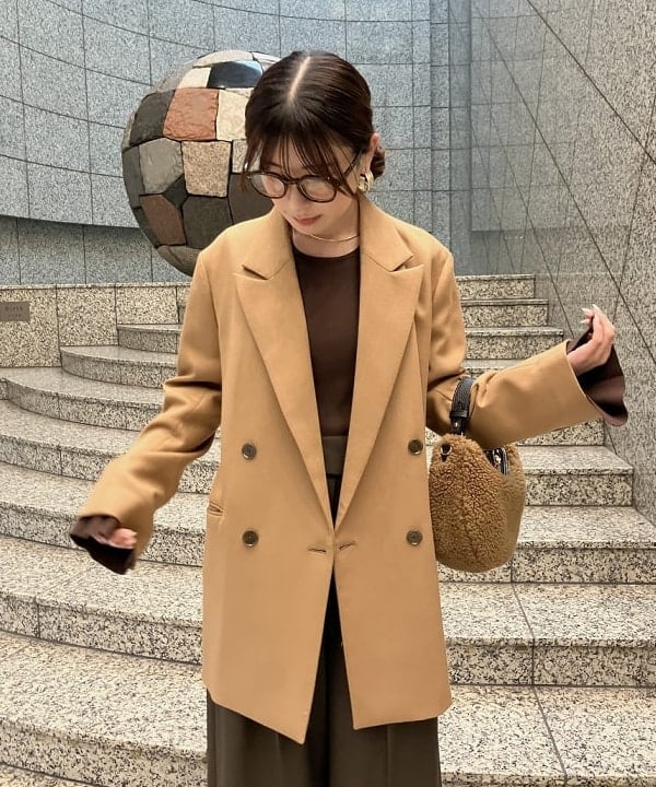 大槻 まひろさんの「BEAMS WOMEN｜バックル 2タック ワイドパンツ」を使ったコーディネート