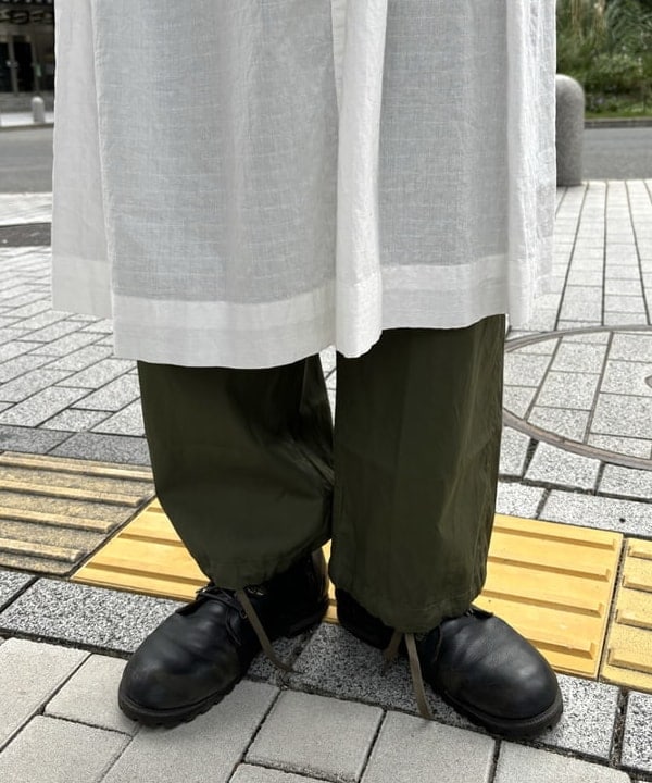 み　う　ちさんの「BEAMS WOMEN｜【別注】BUZZ RICKSON'S / ポプリン アーミーパンツ」を使ったコーディネート