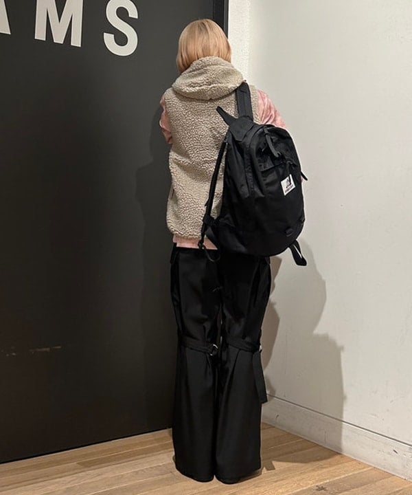 佐藤 亜美さんの「BEAMS WOMEN｜GYMPHLEX / フーデッド ボア ベスト」を使ったコーディネート