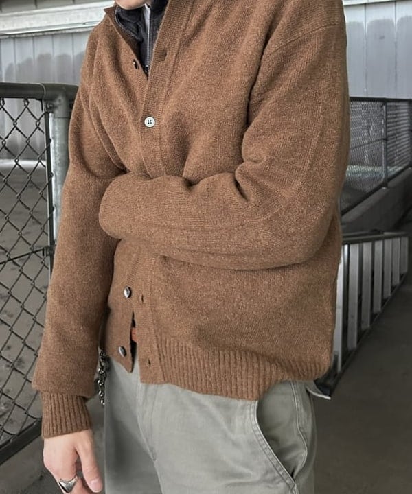 タマイユウトさんの「BEAMS WOMEN｜7ゲージ  アルパカ ニット ポロ カーディガン」を使ったコーディネート