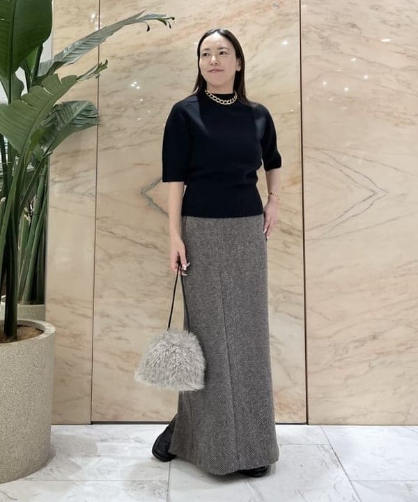 関 桂子さんの「BEAMS WOMEN｜extreme cashmere / LAUREN ハーフスリーブ クルーネック ニット」を使ったコーディネート