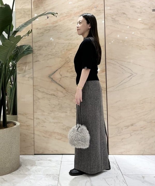 関 桂子さんの「BEAMS WOMEN｜extreme cashmere / LAUREN ハーフスリーブ クルーネック ニット」を使ったコーディネート