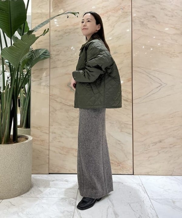 関 桂子さんの「BEAMS WOMEN｜extreme cashmere / LAUREN ハーフスリーブ クルーネック ニット」を使ったコーディネート