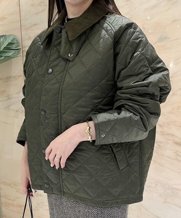 関 桂子さんの「BEAMS WOMEN｜extreme cashmere / LAUREN ハーフスリーブ クルーネック ニット」を使ったコーディネート