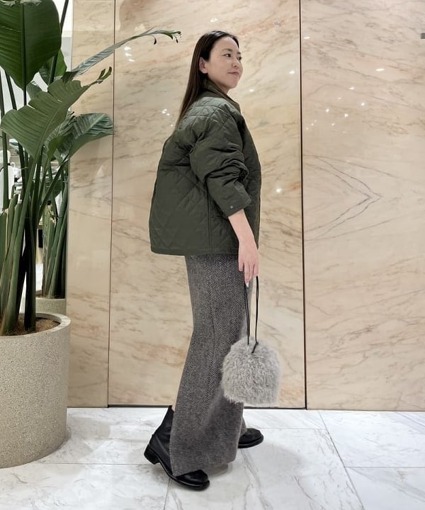 関 桂子さんの「BEAMS WOMEN｜extreme cashmere / LAUREN ハーフスリーブ クルーネック ニット」を使ったコーディネート