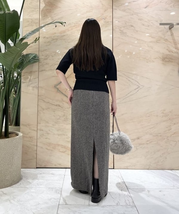 関 桂子さんの「BEAMS WOMEN｜extreme cashmere / LAUREN ハーフスリーブ クルーネック ニット」を使ったコーディネート