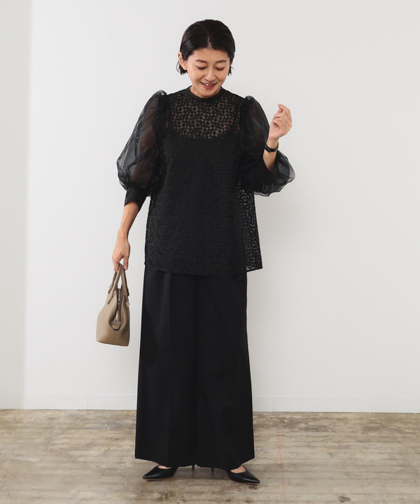 桑原 ふみさんの「BEAMS WOMEN｜エンブロイダリー パフスリーブ ブラウス」を使ったコーディネート