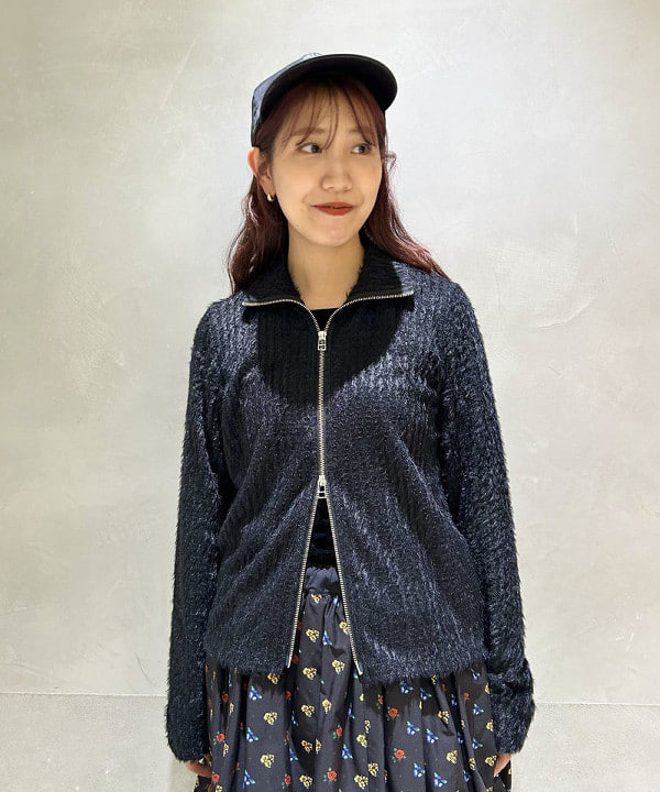 SAEさんの「BEAMS WOMEN｜シャギー ハイネック ジップ カーディガン」を使ったコーディネート