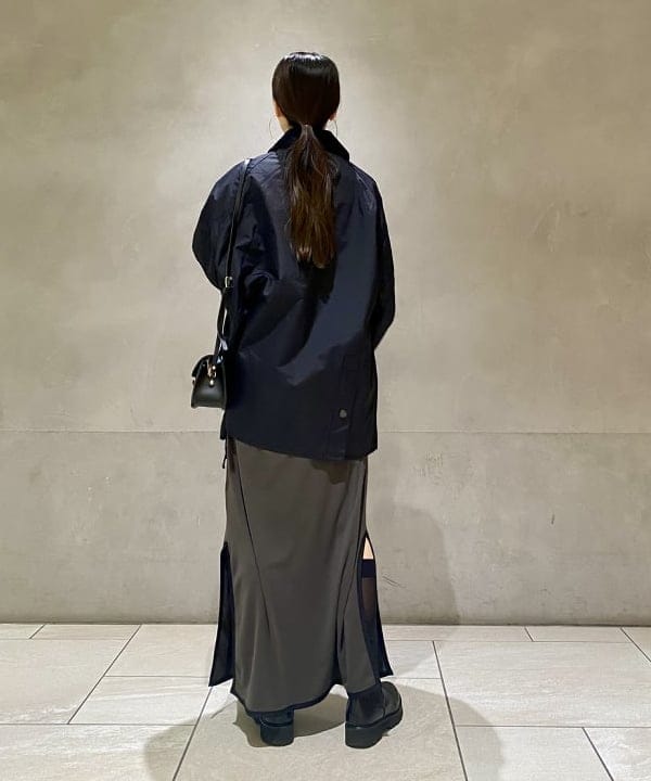 丸山 真菜美さんの「BEAMS WOMEN｜Barbour / 別注 ナイロンタッサー BEDALE ジャケット」を使ったコーディネート