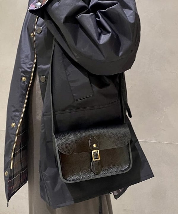 丸山 真菜美さんの「BEAMS WOMEN｜Barbour / 別注 ナイロンタッサー BEDALE ジャケット」を使ったコーディネート