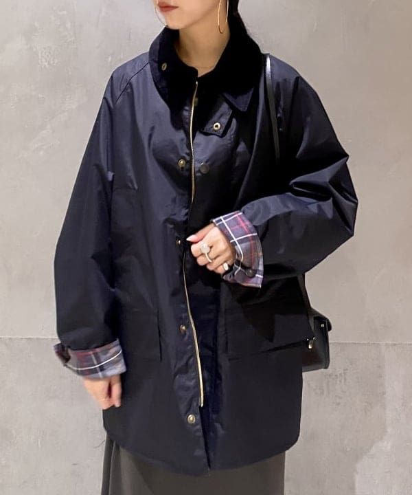 丸山 真菜美さんの「BEAMS WOMEN｜Barbour / 別注 ナイロンタッサー BEDALE ジャケット」を使ったコーディネート