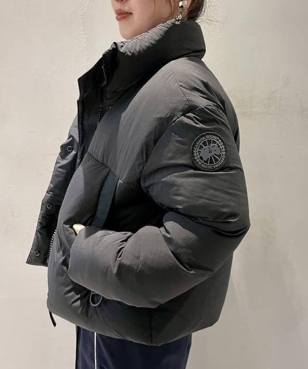 カタヤマ アヤさんの「BEAMS WOMEN｜サイド レース ラインパンツ」を使ったコーディネート