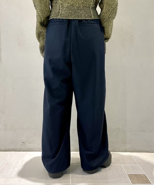 カタヤマ アヤさんの「BEAMS WOMEN｜サイド レース ラインパンツ」を使ったコーディネート