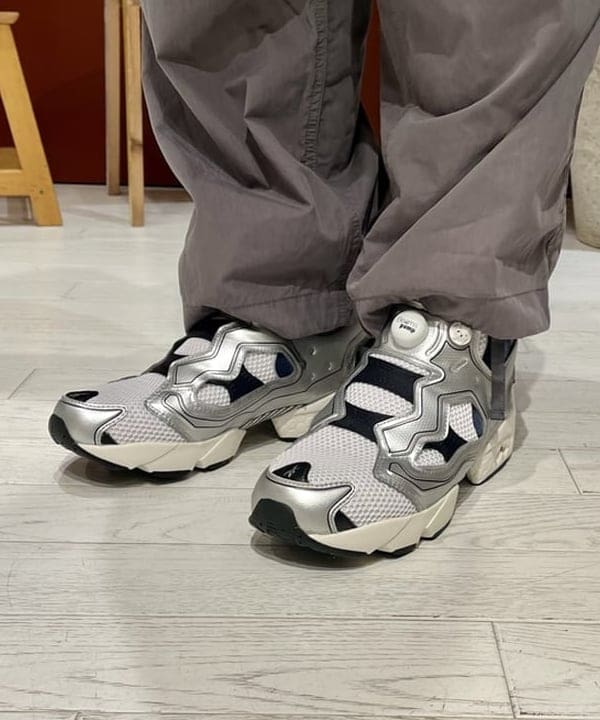 新里 京介さんの「BEAMS WOMEN｜BEAMS / ビッグ 6ポケット カーゴパンツ」を使ったコーディネート