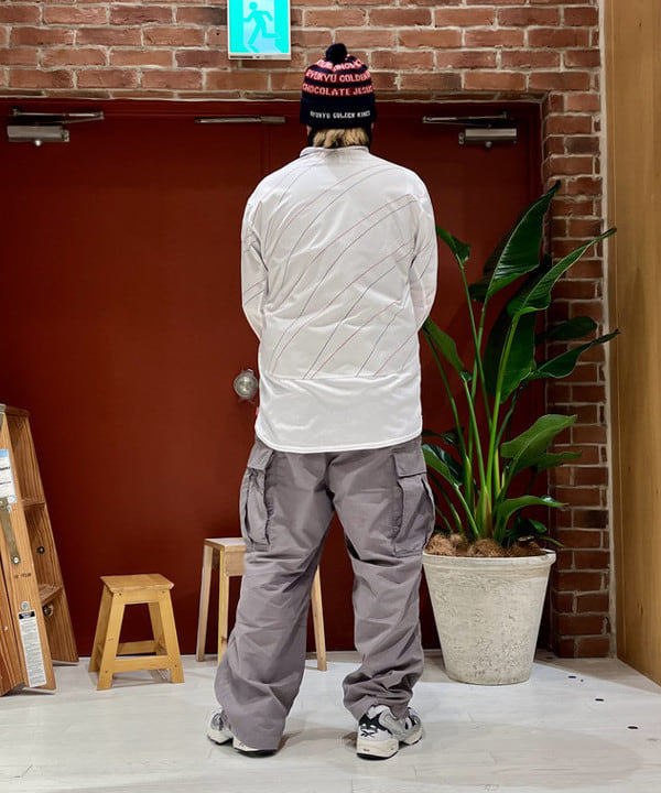 新里 京介さんの「BEAMS WOMEN｜BEAMS / ビッグ 6ポケット カーゴパンツ」を使ったコーディネート