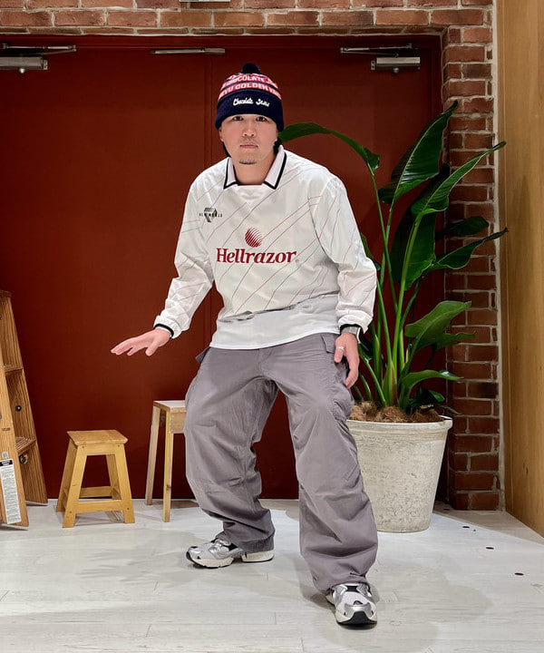 新里 京介さんの「BEAMS WOMEN｜BEAMS / ビッグ 6ポケット カーゴパンツ」を使ったコーディネート