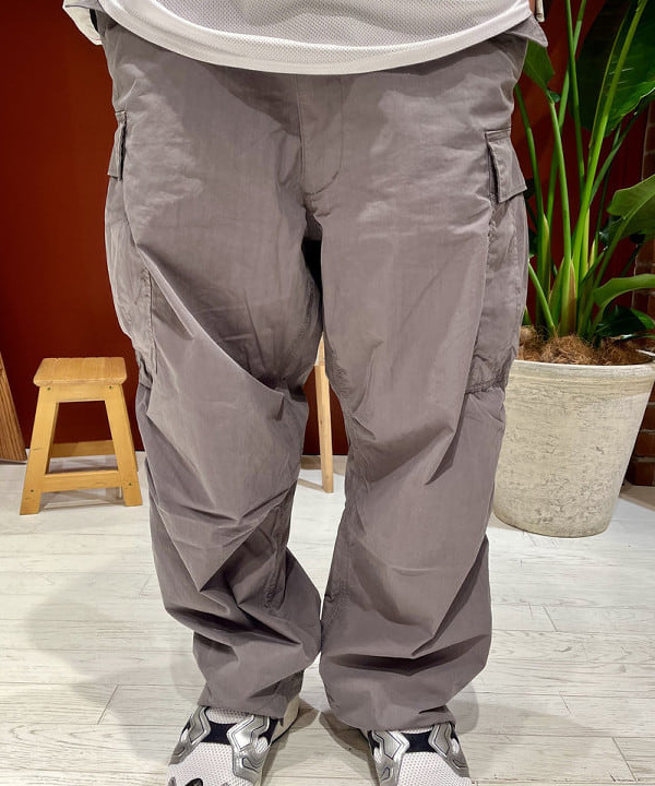 新里 京介さんの「BEAMS WOMEN｜BEAMS / ビッグ 6ポケット カーゴパンツ」を使ったコーディネート