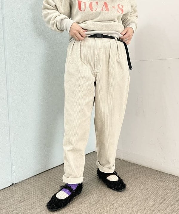 IZUMI MAYUMIさんの「BEAMS WOMEN｜Champion / ロゴ リバースウィーブ(R) クルーネック スウェットシャツ」を使ったコーディネート