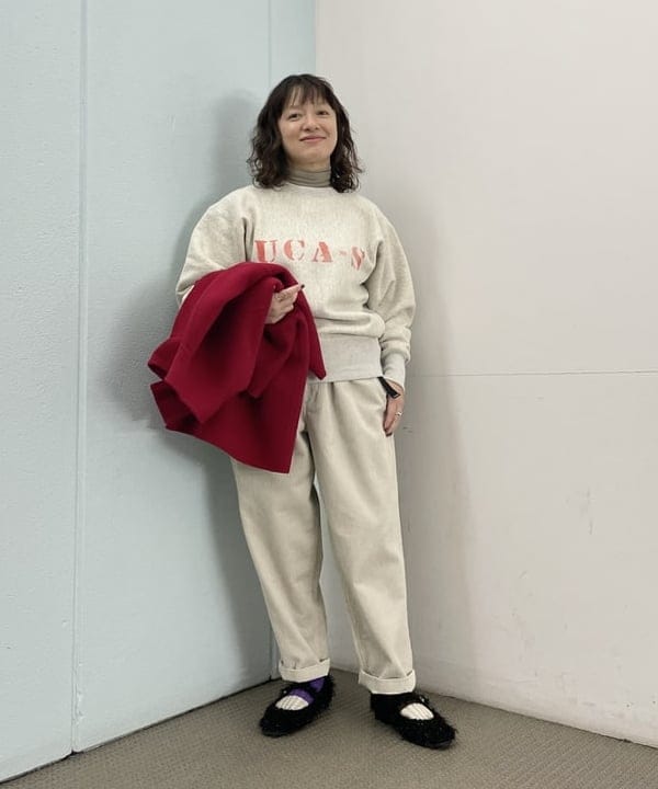 IZUMI MAYUMIさんの「BEAMS WOMEN｜Champion / ロゴ リバースウィーブ(R) クルーネック スウェットシャツ」を使ったコーディネート