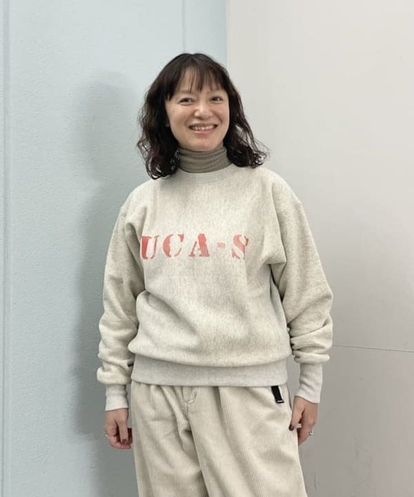 IZUMI MAYUMIさんの「BEAMS WOMEN｜Champion / ロゴ リバースウィーブ(R) クルーネック スウェットシャツ」を使ったコーディネート