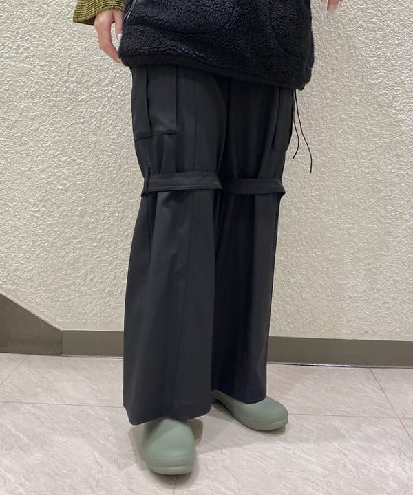 め　め　こさんの「レッグ ベルト カーゴ パンツ」を使ったコーディネート