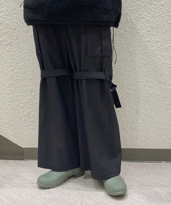 め　め　こさんの「レッグ ベルト カーゴ パンツ」を使ったコーディネート