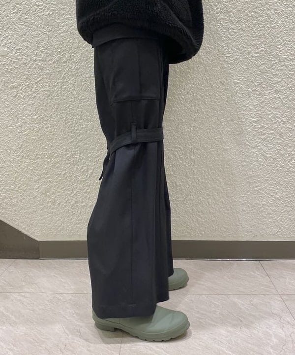 め　め　こさんの「レッグ ベルト カーゴ パンツ」を使ったコーディネート