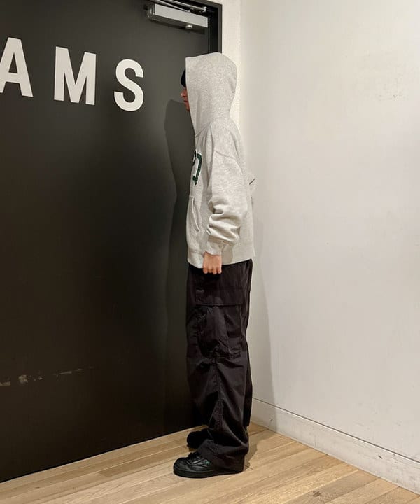 関澤 佑樹さんの「BEAMS WOMEN｜NEW ERA × BEAMS / 別注 Big Pon-Pon Knit Cap 24AW」を使ったコーディネート