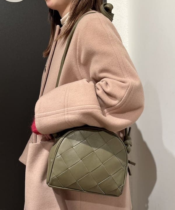 makita mikaさんの「BEAMS WOMEN｜イントレチャート ショルダーバッグ.」を使ったコーディネート