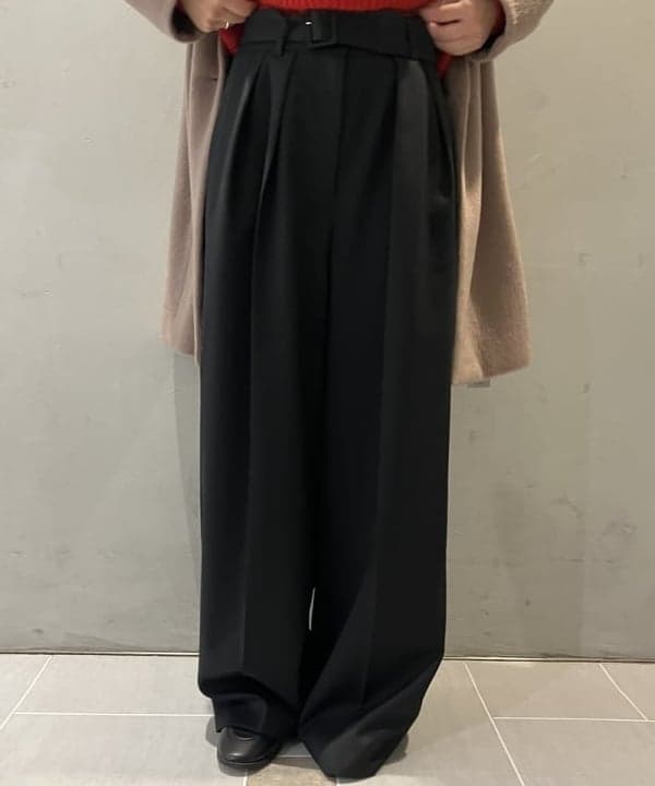 野村 美紅さんの「BEAMS WOMEN｜バックル 2タック ワイドパンツ」を使ったコーディネート