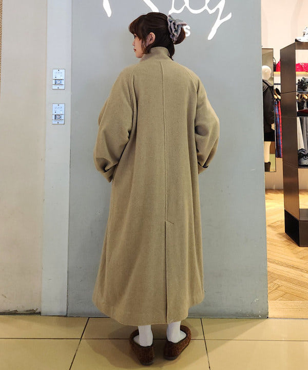 saori KATOさんの「BEAMS WOMEN｜スタンドカラー ダブル コート」を使ったコーディネート