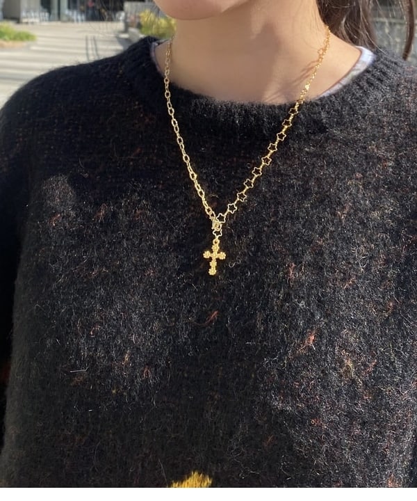 ayaさんの「BEAMS WOMEN｜フラワー クロス ラリエット ネックレス」を使ったコーディネート