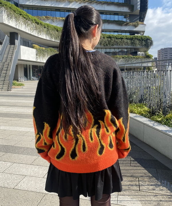 ayaさんの「BEAMS WOMEN｜フラワー クロス ラリエット ネックレス」を使ったコーディネート