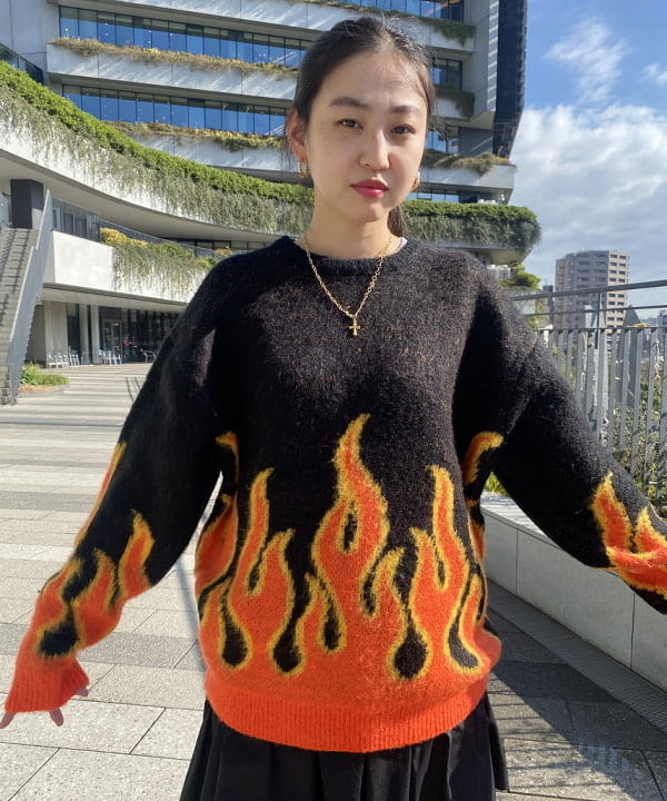 ayaさんの「BEAMS WOMEN｜フラワー クロス ラリエット ネックレス」を使ったコーディネート