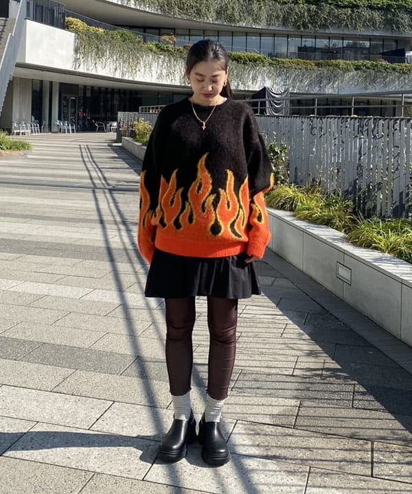 ayaさんの「BEAMS WOMEN｜フラワー クロス ラリエット ネックレス」を使ったコーディネート