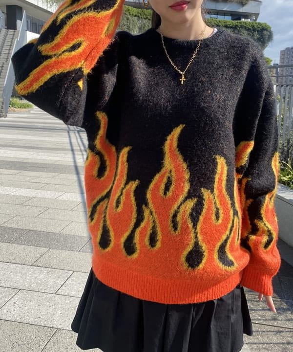 ayaさんの「BEAMS WOMEN｜フラワー クロス ラリエット ネックレス」を使ったコーディネート