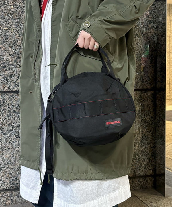 アベアミさんの「BEAMS WOMEN｜BRIEFING &times; BEAMS BOY / 別注 ヘルメット バッグ」を使ったコーディネート