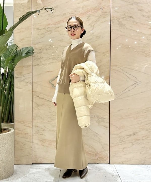 佐藤 美樹さんの「BEAMS WOMEN｜extreme cashmere / SPENCER ニット ベスト」を使ったコーディネート