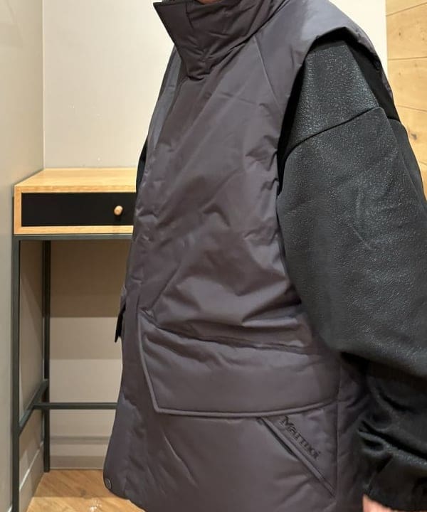 三宅 康平さんの「BEAMS WOMEN｜Marmot / 別注 Mammoth Down Vest」を使ったコーディネート