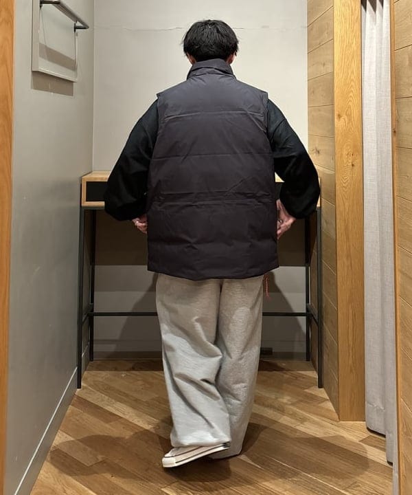 三宅 康平さんの「BEAMS WOMEN｜Marmot / 別注 Mammoth Down Vest」を使ったコーディネート