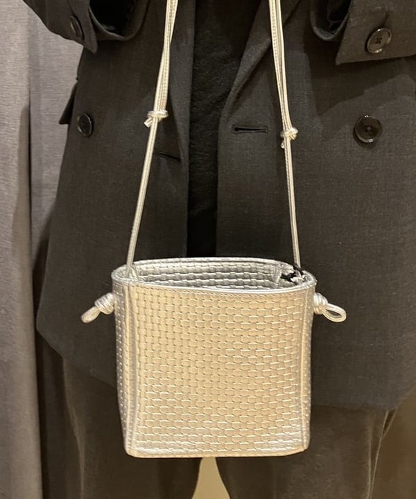 藤井 裕実子さんの「BEAMS WOMEN｜NOMADIS / CARRE SILVER メッシュ  バッグ」を使ったコーディネート