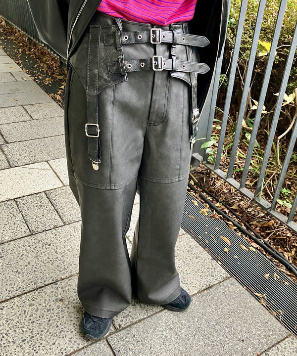 むりょさんの「BEAMS WOMEN｜フェイク レザー ワイド パンツ」を使ったコーディネート