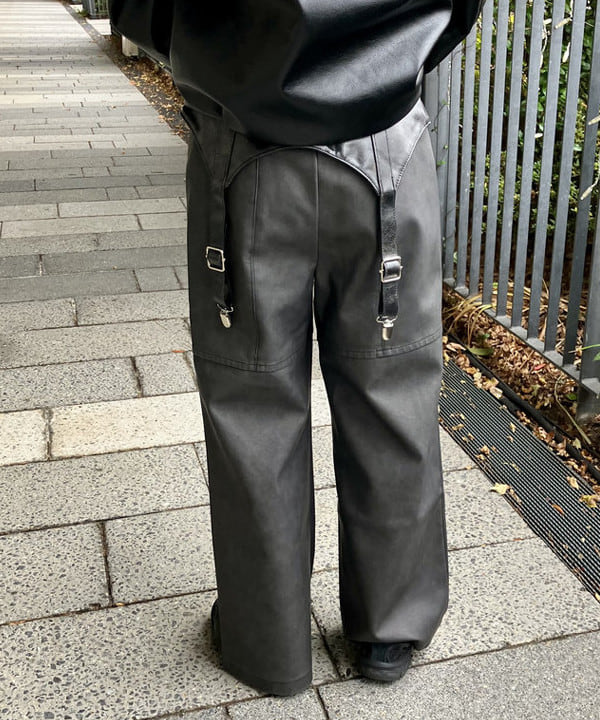 むりょさんの「BEAMS WOMEN｜フェイク レザー ワイド パンツ」を使ったコーディネート