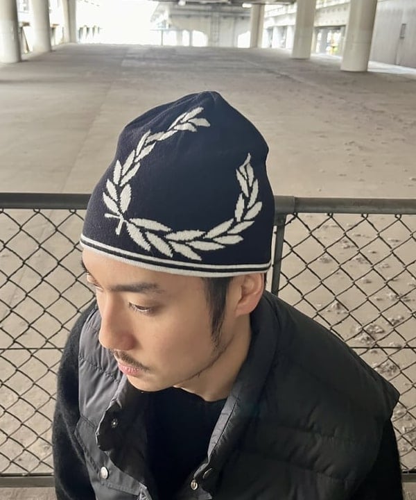 高遠 恒巳さんの「BEAMS WOMEN｜【別注】FRED PERRY / ロゴ ジャカード ビーニー」を使ったコーディネート