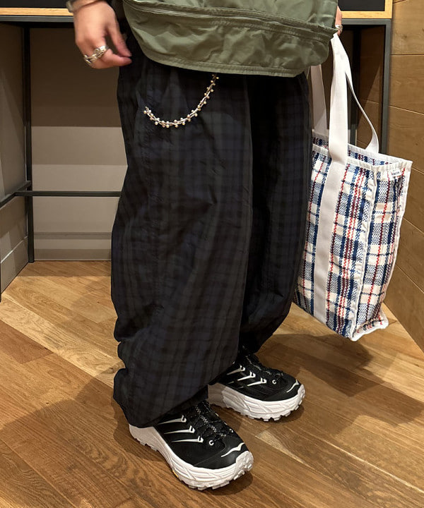 三宅 康平さんの「BEAMS WOMEN｜HOKA / MAFATE THREE 2」を使ったコーディネート